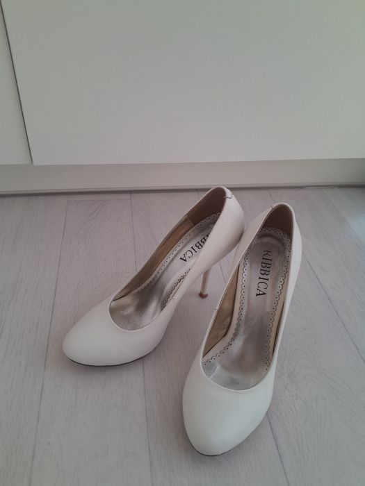 Туфли 38р. на узкую ножку