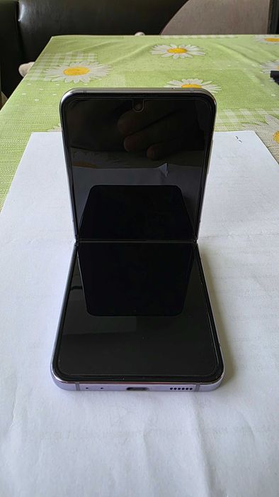 Samsung Galaxy Flip 4