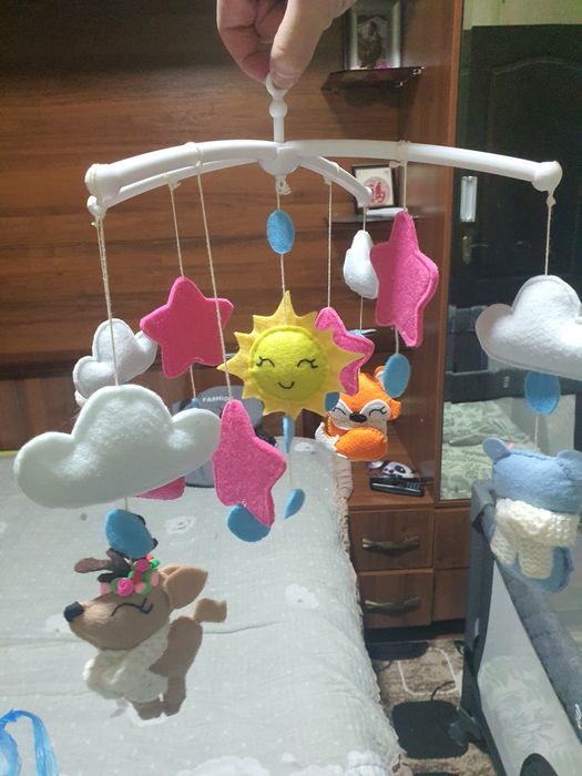 Продам очень нежный музыкальный мобил на кроватку