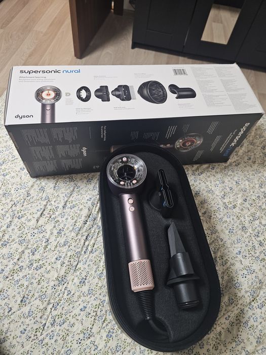 Dyson HD16 Nou, Grantie, Cutie si accesorii