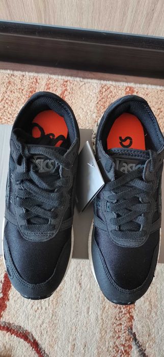 Нови детски маратонки Asics, 35 номер