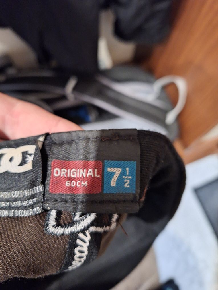 Шапки с козирка.  Vans, Mammut, Carrera, New Era,  DC