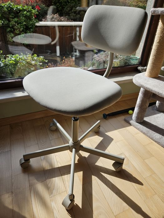 Стол IKEA       .