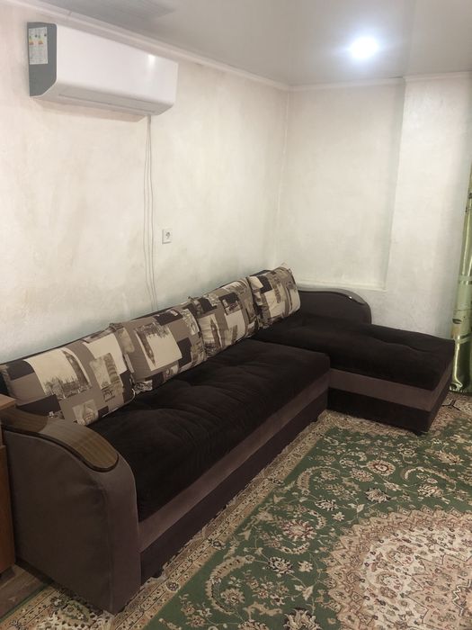 Продам диван угловой.