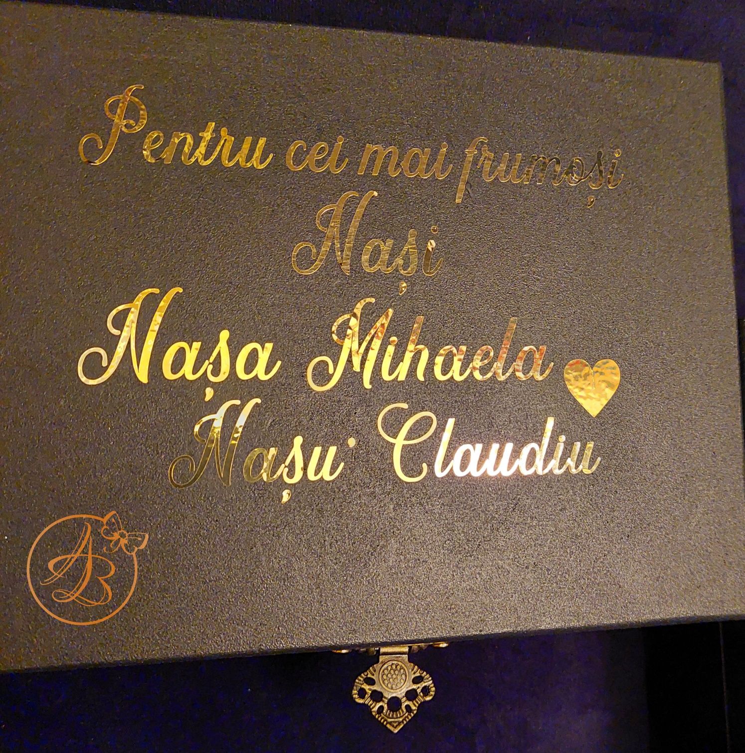 Cadou cutie personalizata cu pahare gravate, cadou nasi