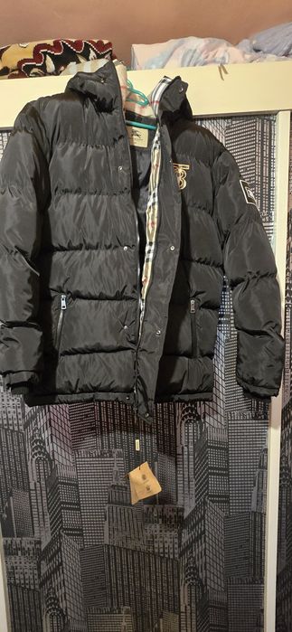 Vând geaca burberry