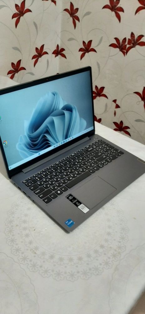 Ноутбук Lenovo Ideapad 3 15IAU7 82RK00EWRK серый