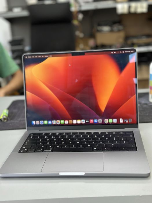 Apple macbook pro 14” 2023
