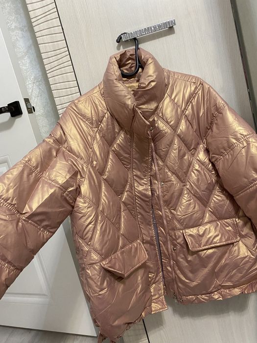 Продам женскую куртку размеры-46..
