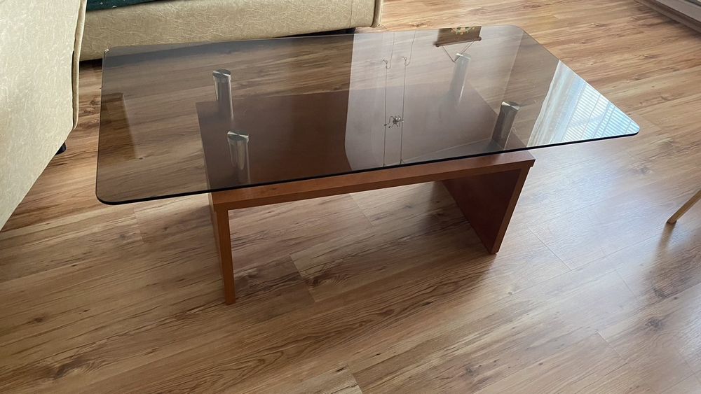 Холна маса със стъкло