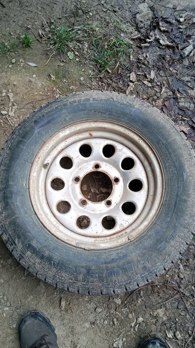 Vând 4 cauciucuri cu tot cu jante
