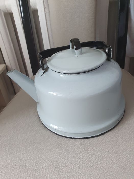 Продам чайник советский эмалированный