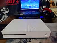 XBOX ONE S, doua manete, jocuri