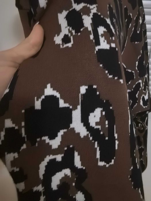 Пуловер на марката H&M