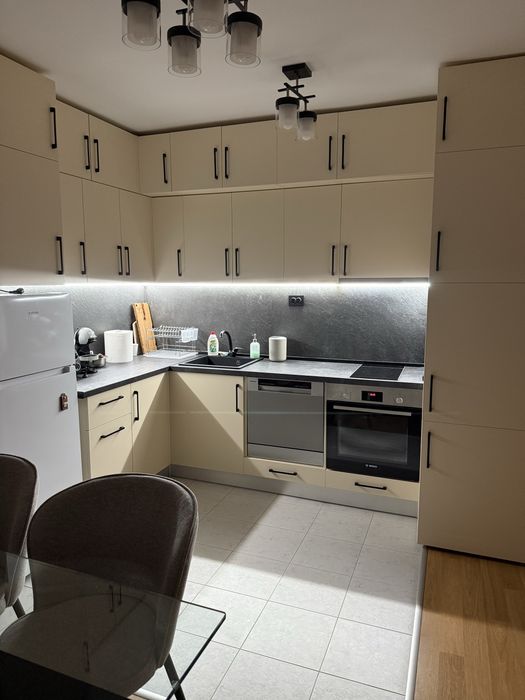 Дава се под наем Тристаен апартамент в София, Хладилника - 110 кв.м за 841.5 € - Снимка #6