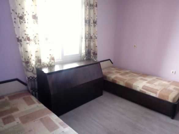 Дава се под наем Тристаен апартамент в Бургас, Лазур - 70 кв.м за 180 € - Снимка #1