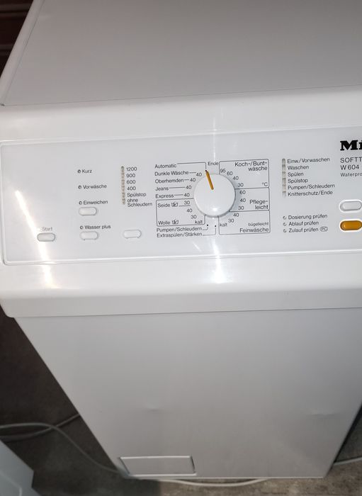 Пералня Miele Softronik с горно зареждане пчелна