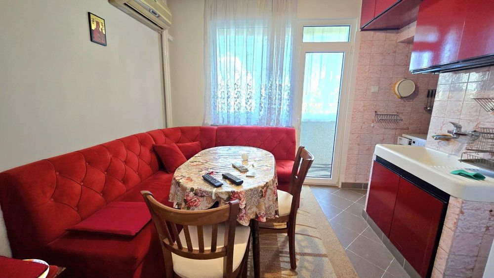 Тристаен апартамент в кв. Кючук Париж