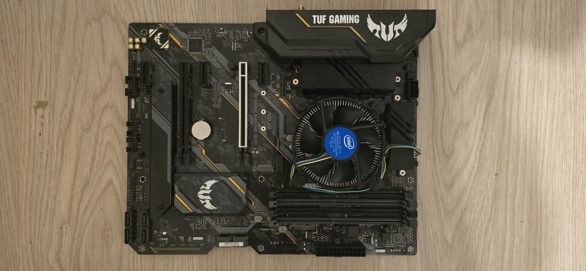 I5 - 10600 + Asus Tuf Gaming B460 Pro WiFi