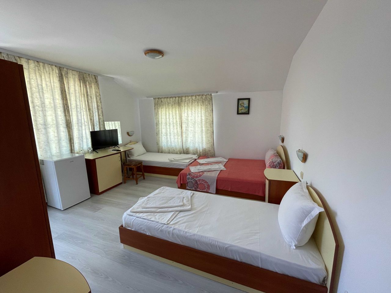 Дава се под наем Къща в Черноморец - 400 кв.м за 35.7 € - Снимка #9