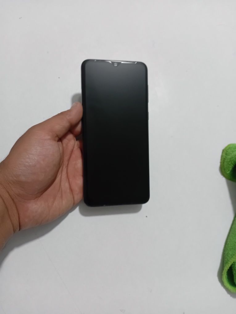 Samsung A04 ideal.