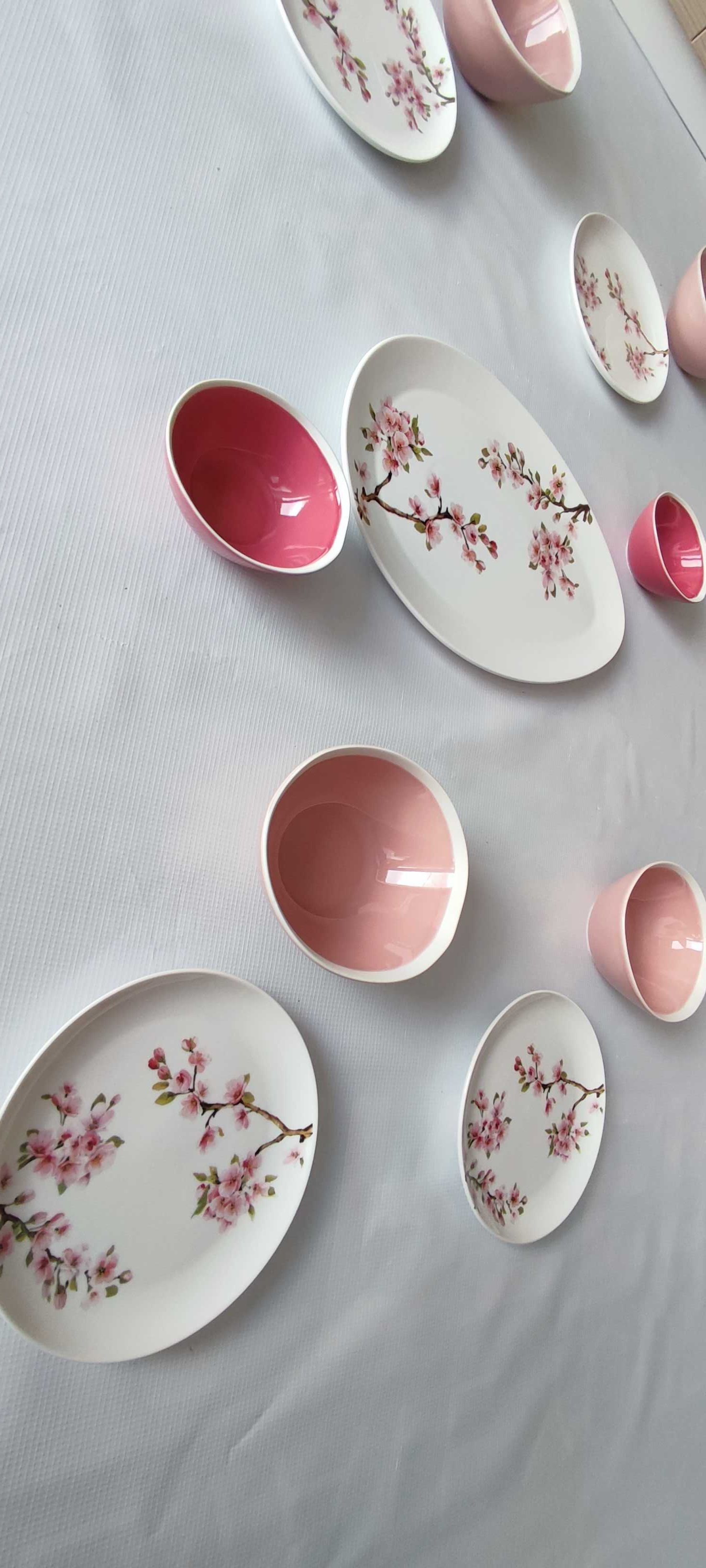 Сет сервиз чинии,купички и плато в розово Sacura цъфнали клони
