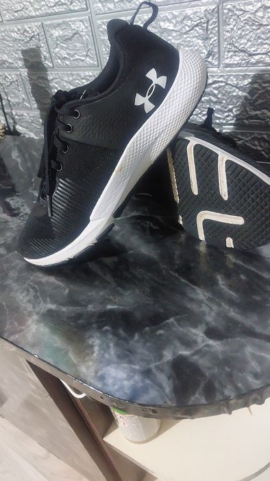 Vând papuci under armour stare buna