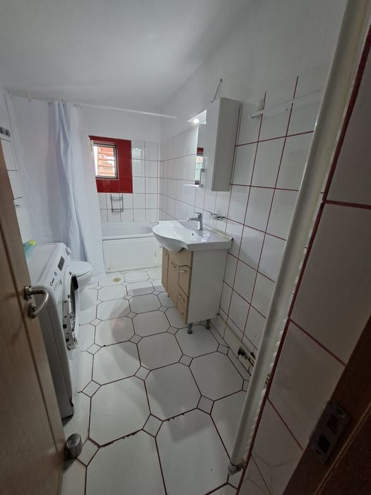 Inchiriez parter de casa