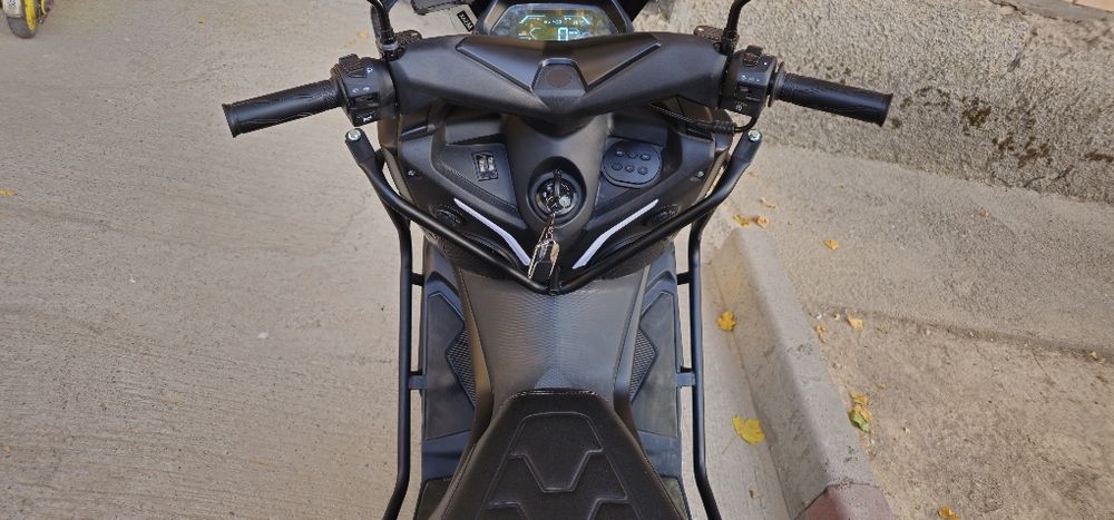 Продается почти новый скутер Skillmax