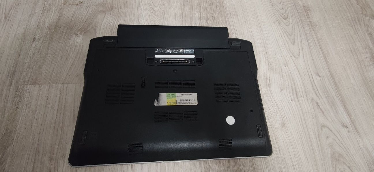 Лаптоп Dell latitude отлично работещ на ТОП ЦЕНА