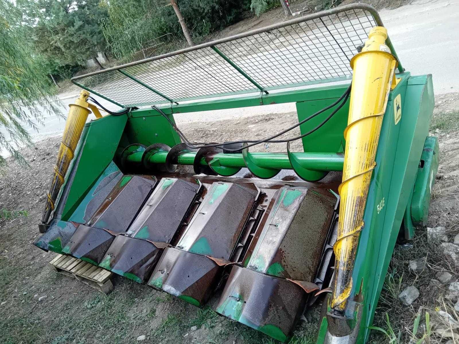 Heder de porumb / masa de porumb John Deere pe 5 randuri.