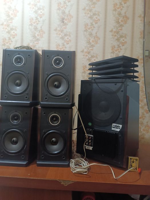 Продаю буфер Emater 5X1 мошьный 100watt састояние харошое.