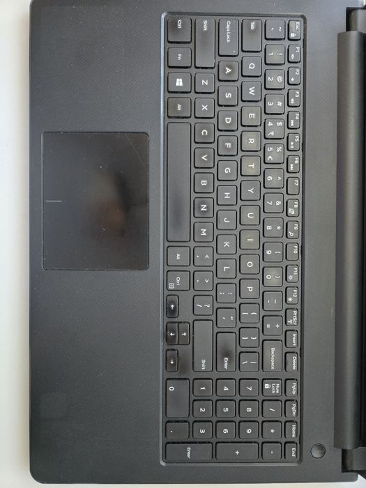 Laptop Dell model P51F i5