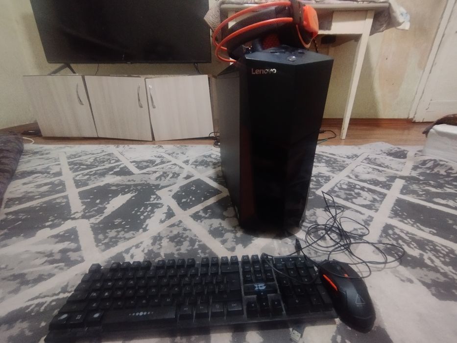 Блок Lenovo за 70тыс с комплектом клавиатура и мышка