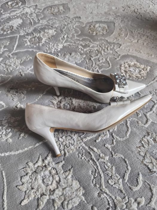 Ayollar tuflisi 39 razmer