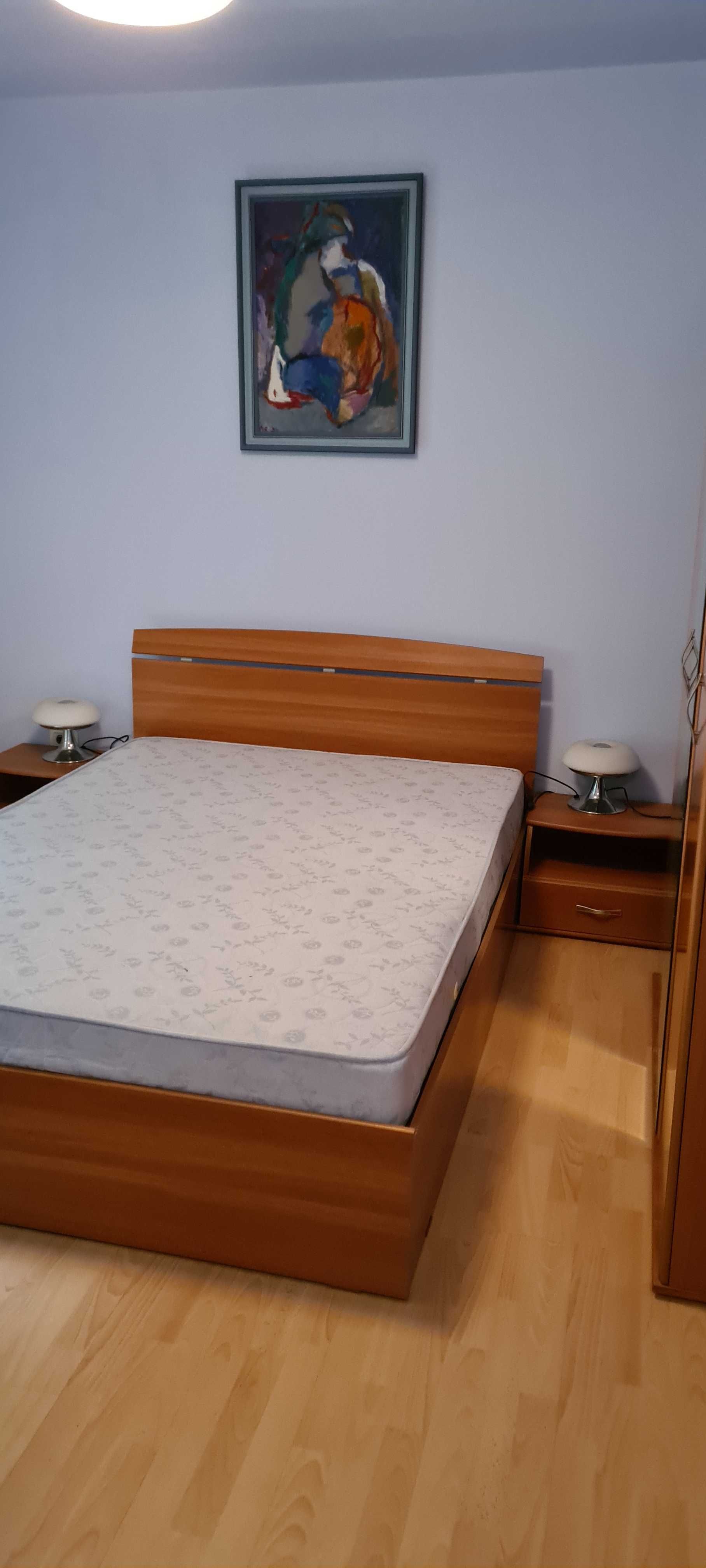 Am de inchiriat apartament 2 camere,etaj1,incalzire proprie.