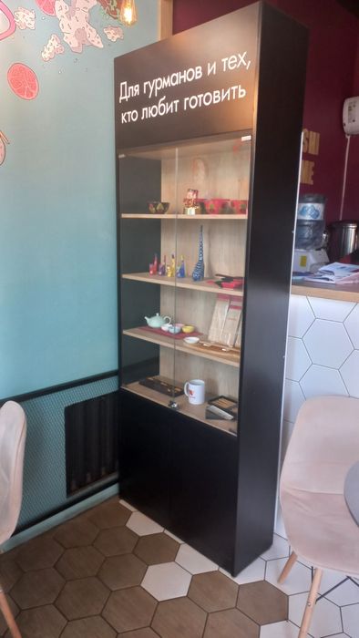 Продам шкаф витрину