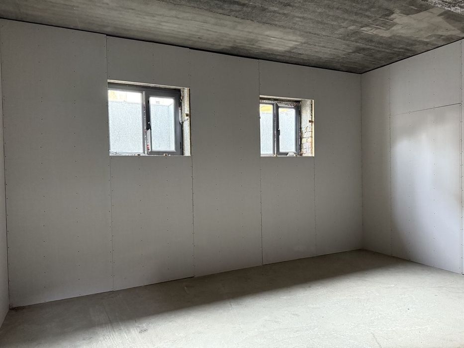 Кукон шахрида  янги домда  подвал  101м2 сотилади.