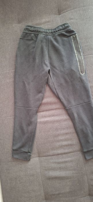 Продавам Nike tech black.Old edition