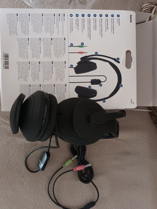 Vând 2 rânduri  de căști, 30 ron una