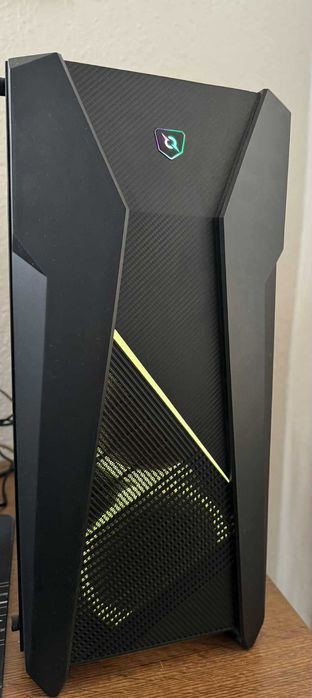 De vânzare este un PC de gaming folosit