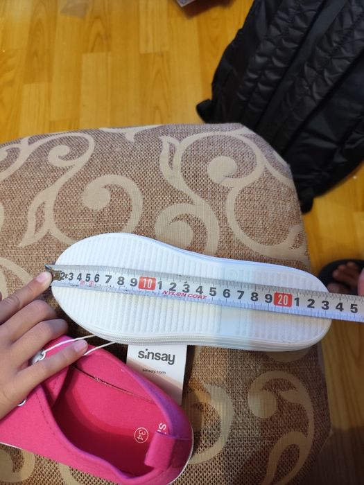 Продавам детски нови гуменки