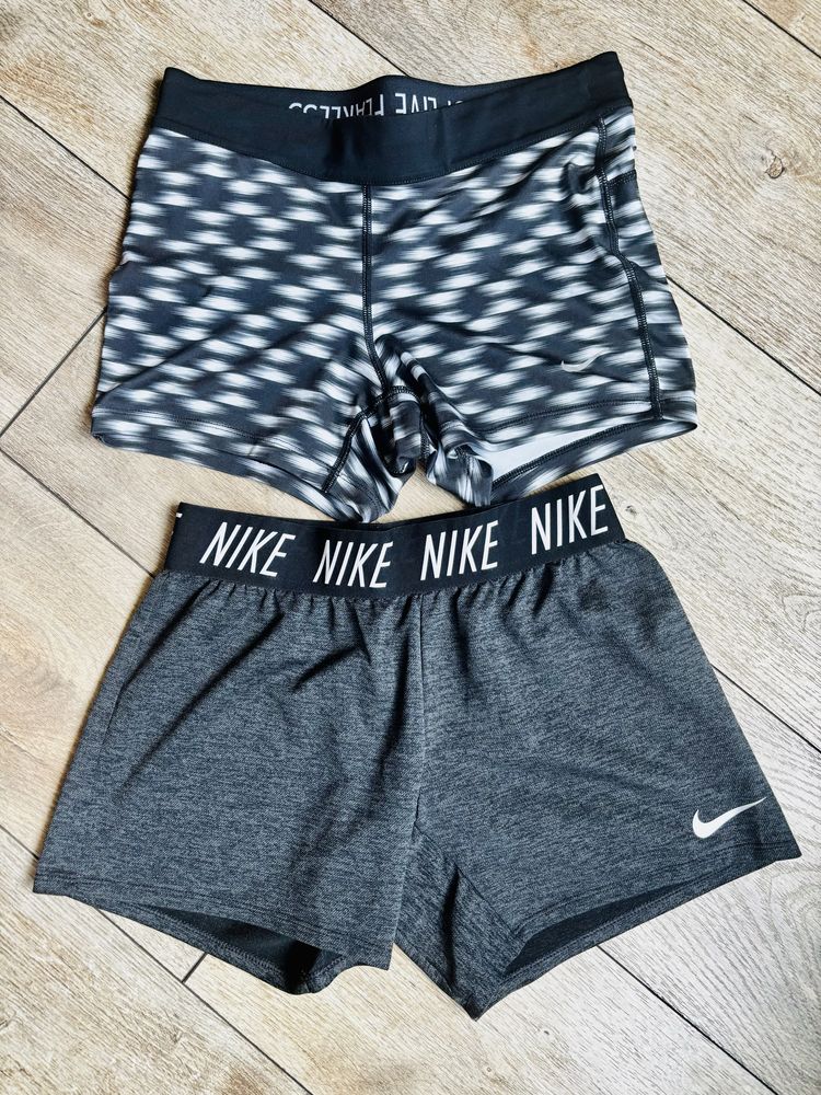 Дамски спортни шорти Nike Dri- Fit / S