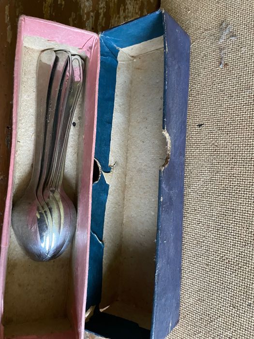 Стари лъжици и ножове от неръждаема стомна