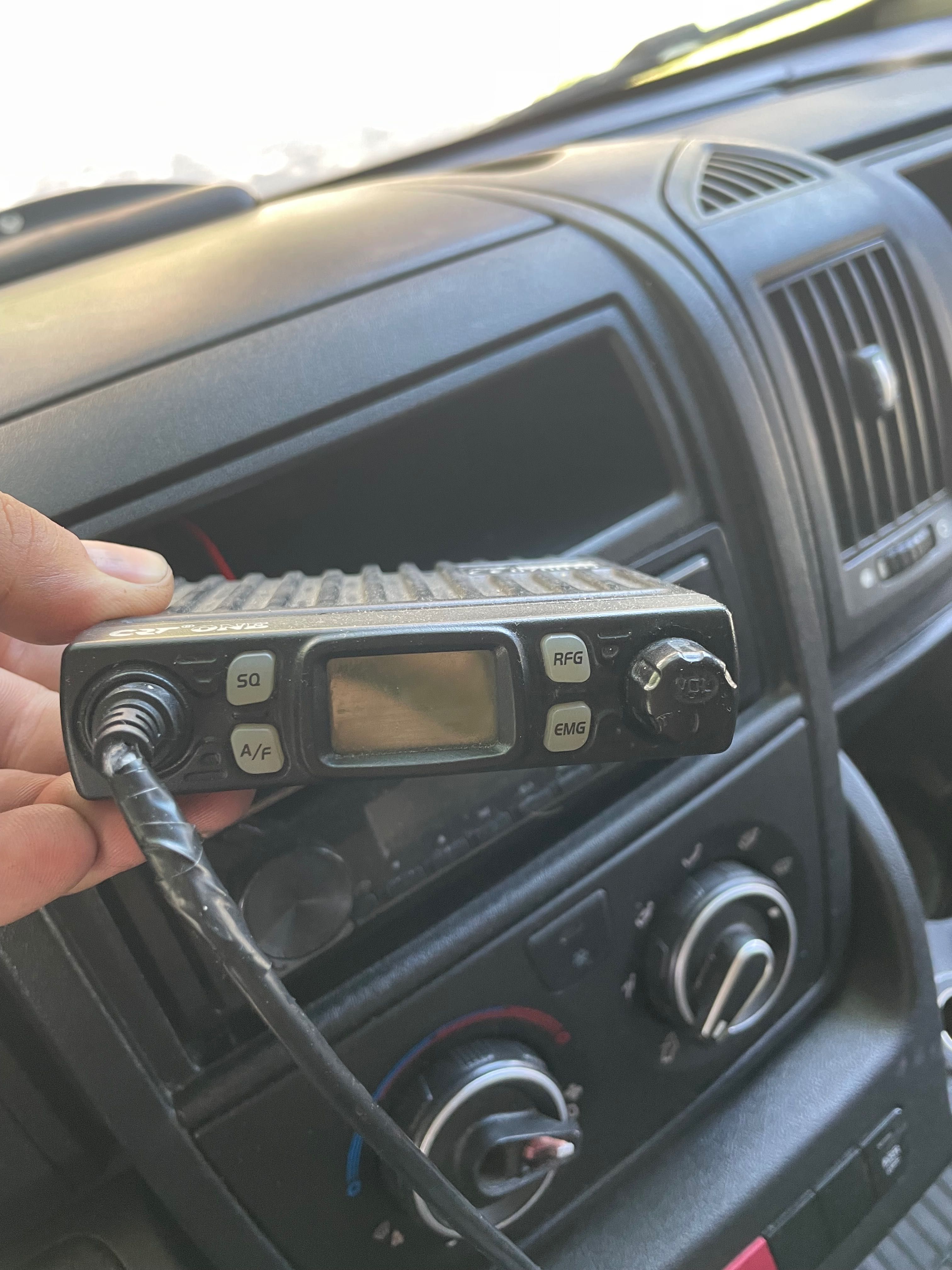 Vând 3 Statii  radio albrecht ae 6110 ;PNI escort hp 8001L ;CRT ONE