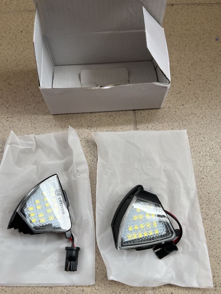 LED плафони в огледала за VW