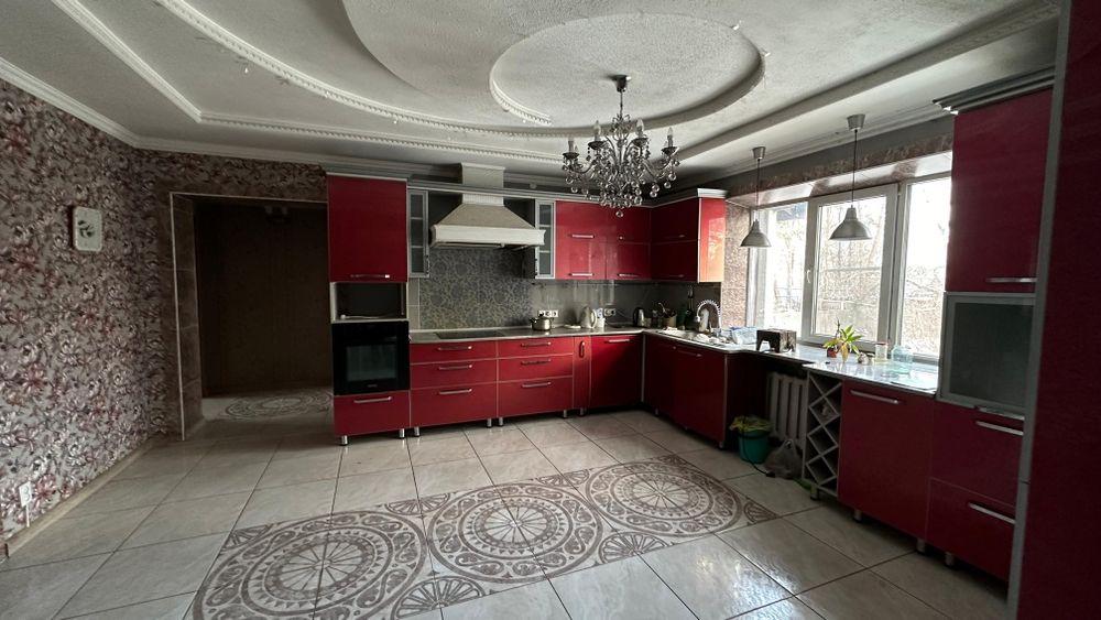 Продаётся двухэтажный дом