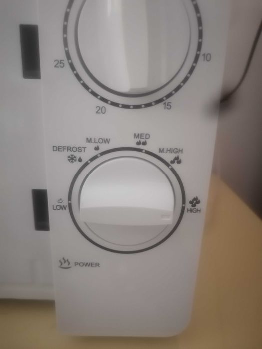 Vând urgent cuptor cu microunde