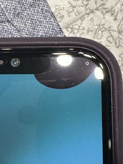 Продавам Iphone 11 Pro