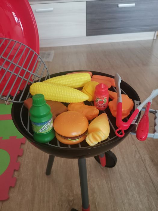 Щанд магазин с везна и барбекю